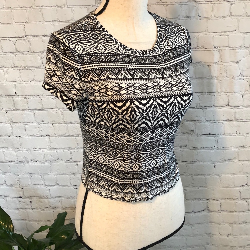 American Eagle Black and White Top Size Small